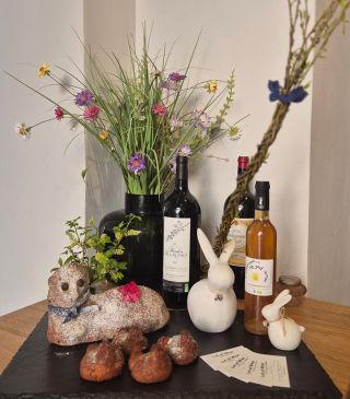 Velikonoční soutěž jen na DNEŠEK! 🐣 Přijď do Lot of Wine 🍷 a zapoj se do rychlé soutěže: 1. Vyfoť se s naším beránkem 🐑...